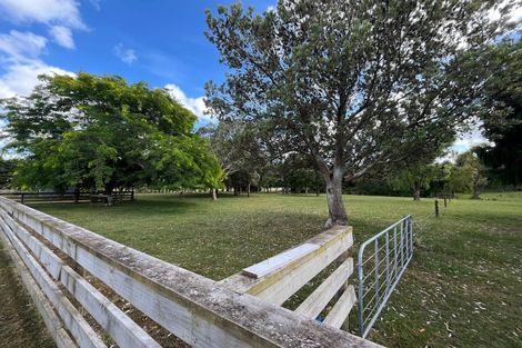 Photo of property in 729 Makerua Road, Tokomaru, Palmerston North, 4474