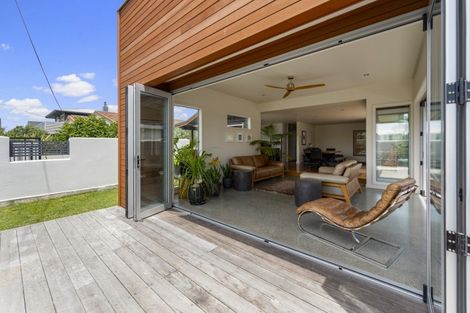 Photo of property in 108 Charles Street, Westshore, Napier, 4110