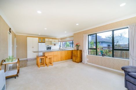 Photo of property in 27 Rosebank Avenue, Kelvin Grove, Palmerston North, 4414