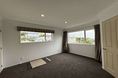 Photo of property in 40c Ruskin Road, Newlands, Wellington, 6037