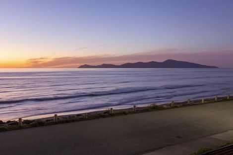 Photo of property in 52 The Parade, Paekakariki, 5034