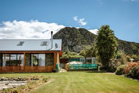 Photo of property in 17 Balneaves Lane, Albert Town, Wanaka, 9382