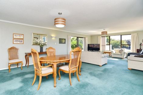 Photo of property in 4 Sonning Place, Redwood, Christchurch, 8051