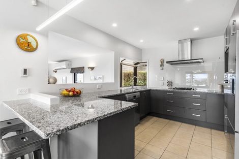 Photo of property in 64 Marellen Drive, Red Beach, 0932