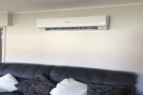 Photo of property in 145 Hutchinsons Road, Bucklands Beach, Auckland, 2014