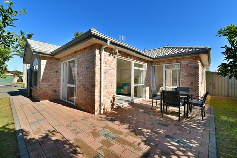 Photo of property in 22 Dan Tori Place, Orewa, 0931