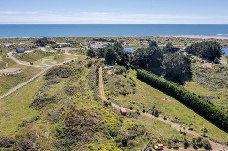 Photo of property in 18 Henham Lane, Waikawa Beach, Levin, 5573