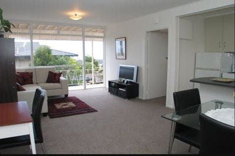 Photo of property in 8/219 Onewa Road, Birkenhead, Auckland, 0626