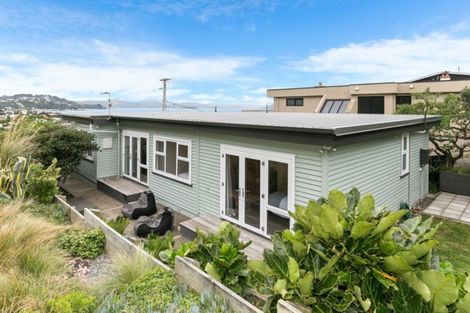 Photo of property in 77 Mantell Street, Seatoun, Wellington, 6022