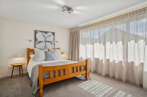 Photo of property in 12 Grove Lane, Kelvin Heights, Queenstown, 9300