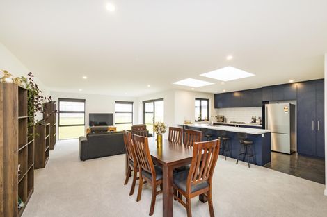 Photo of property in 3 Sardinia Grove, Fitzherbert, Palmerston North, 4410