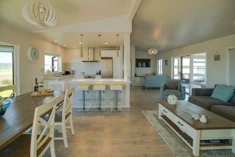 Photo of property in 98 The Esplanade, Westshore, Napier, 4110