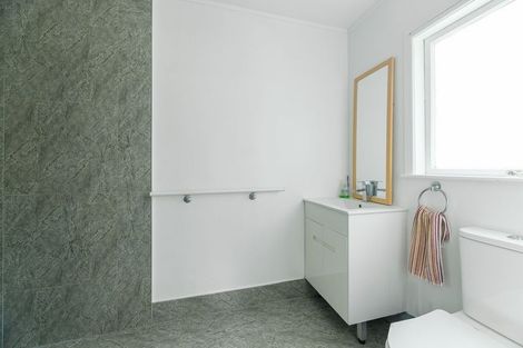 Photo of property in 71 Dundale Avenue, Blockhouse Bay, Auckland, 0600