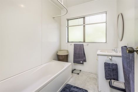 Photo of property in 26b Waiari Road, Conifer Grove, Takanini, 2112