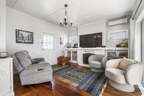 Photo of property in 1/24 Toroa Street, Torbay, Auckland, 0630