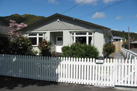 Photo of property in 2/30 Saint Ronans Avenue, Waterloo, Lower Hutt, 5011