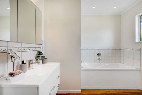 Photo of property in 18 Gordon Road, Plimmerton, Porirua, 5026