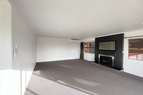 Photo of property in 35 Widmore Drive, Massey, Auckland, 0614