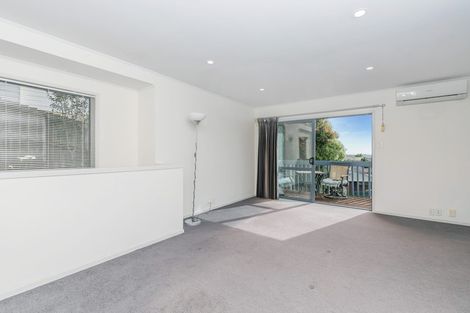 Photo of property in 1/52 Agincourt Street, Glenfield, Auckland, 0629