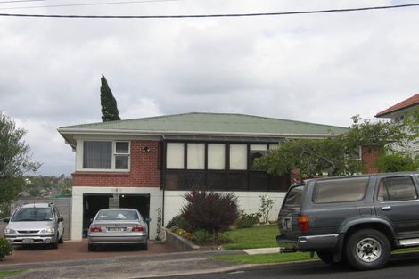 Photo of property in 187 Chivalry Road, Glenfield, Auckland, 0629