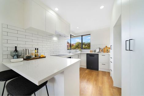 Photo of property in 8 Coupland Court, Glendene, Auckland, 0602