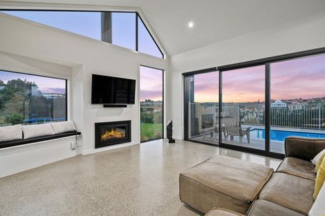 Photo of property in 9 Laguna Place, Matakatia, Whangaparaoa, 0930