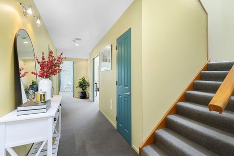 Photo of property in 16 Kilkelly Close, Tawa, Wellington, 5028