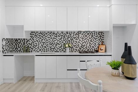 Photo of property in 16 Kilmacrennan Drive, Rosehill, Papakura, 2113