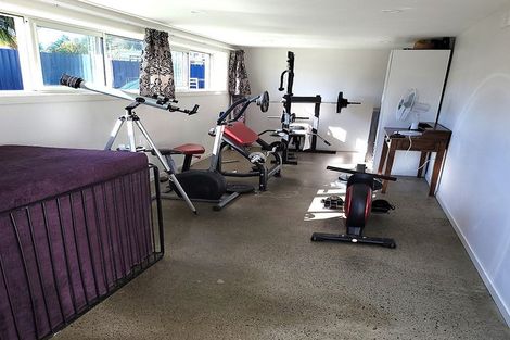 Photo of property in 4 Ponderosa Grove, Maoribank, Upper Hutt, 5018