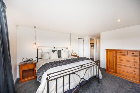 Photo of property in 5 Fairway Grove, Hokowhitu, Palmerston North, 4410