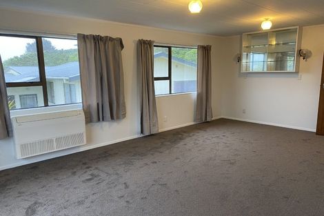Photo of property in 19 Ladbrooke Drive, Newlands, Wellington, 6037