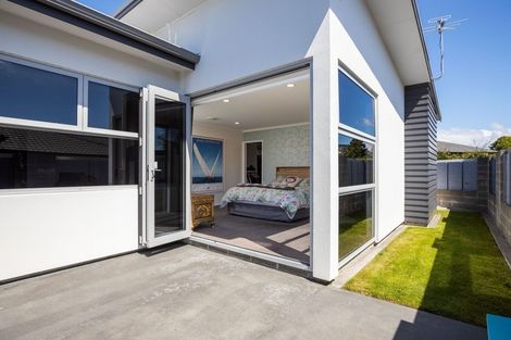 Photo of property in 13 Montrose Place, Highlands Park, New Plymouth, 4312