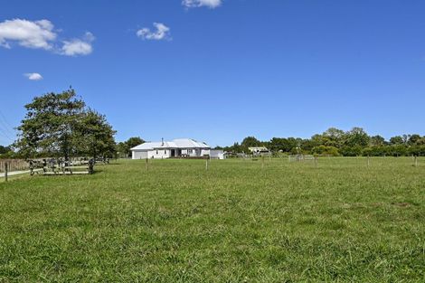 Photo of property in 13 Trotting Course Drive, Kumeu, 0891
