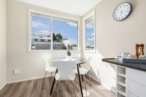 Photo of property in 44 Beauzami Crescent, Ascot Park, Porirua, 5024