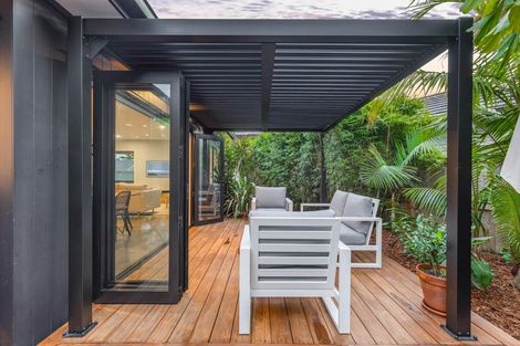 Photo of property in 7 Tarara Lane, Kumeu, 0810