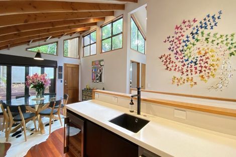 Photo of property in 31 York Road, Titirangi, Auckland, 0604