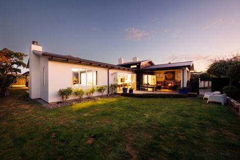 Photo of property in 5 Fairway Grove, Hokowhitu, Palmerston North, 4410