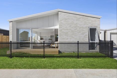 Photo of property in 16 One Haruru Street, Cambridge, 3493