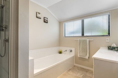 Photo of property in 1 Astor Place, Orewa, 0931