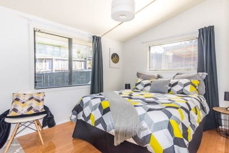 Photo of property in 33a Hutchinson Avenue, New Lynn, Auckland, 0600