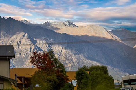 Photo of property in 4a Avalon Crescent, Fernhill, Queenstown, 9300