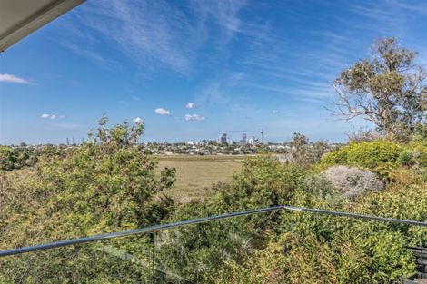 Photo of property in 3/25 Waitemata Road, Hauraki, Auckland, 0622