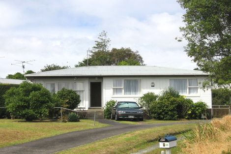 Photo of property in 11 Gilpin Place, Beach Haven, Auckland, 0626