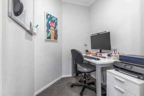 Photo of property in 2 Roundhouse Close, Whitby, Porirua, 5024