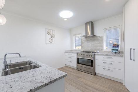 Photo of property in 4 Hapuka Close, Snells Beach, 0920