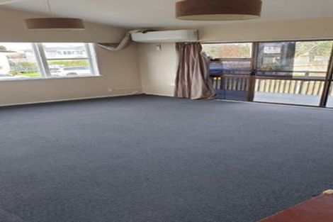 Photo of property in 2/210 Sunnynook Road, Totara Vale, Auckland, 0627