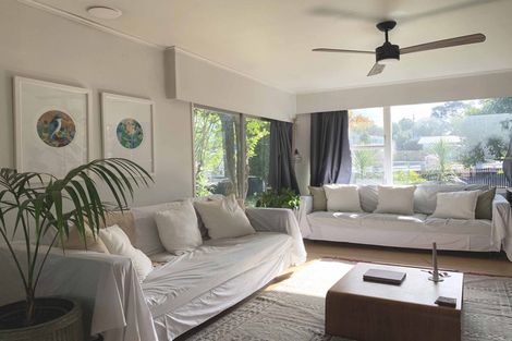 Photo of property in 9 Blue Way, Glendene, Auckland, 0602