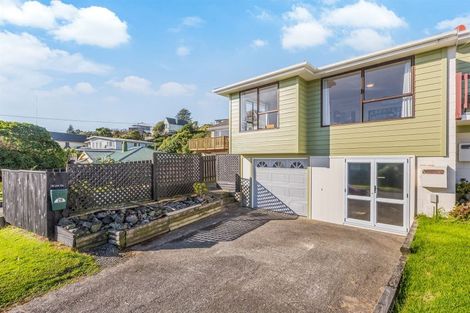 Photo of property in 2b Whanake Street, Titahi Bay, Porirua, 5022