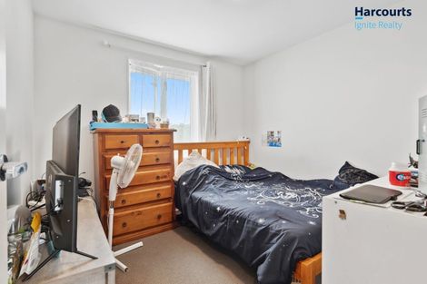 Photo of property in 11 Stitchbird Crescent, Papakura, 2110