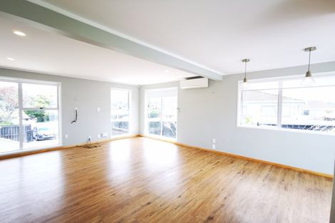 Photo of property in 15 Kelman Road, Kelston, Auckland, 0602